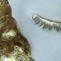 Gesichtsabformung, Vollguss aus Alabastergips, Gestaltung als venezianische Maske mit Blattgold.